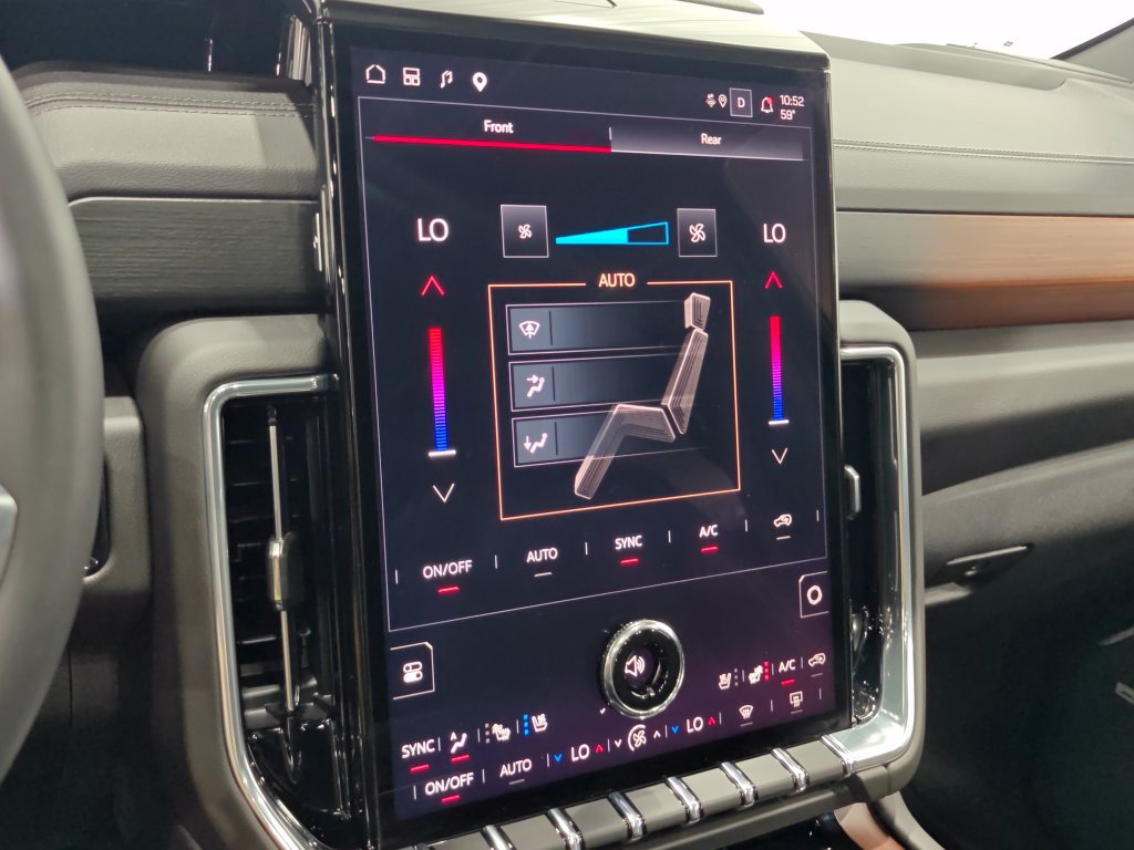 Used 2025 GMC Yukon Denali w/ Sun & Power Step Package AWD/4WD image 46