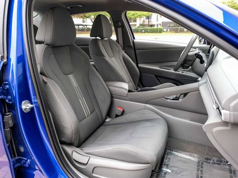 Used 2023 Hyundai Elantra SEL w/ Preferred Accessory Package FWD image 37