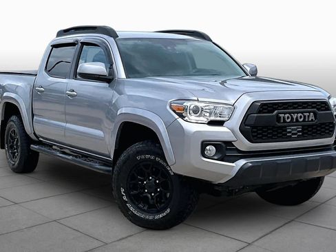 Used 2021 Toyota Tacoma SR5 AWD/4WD image 3