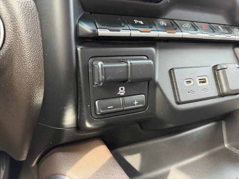 Used 2020 Chevrolet Silverado 1500 LTZ image 9