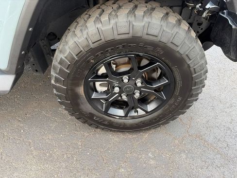 Certified 2025 Jeep Gladiator Sport AWD/4WD image 10