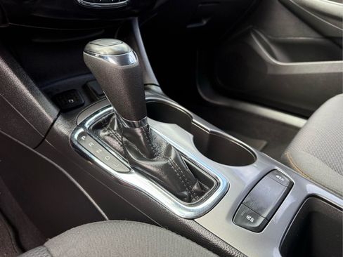 Used 2019 Chevrolet Cruze LS FWD image 21