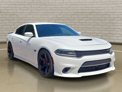 Used 2016 Dodge Charger R/T Scat Pack w/ Technology Group RWD image 3