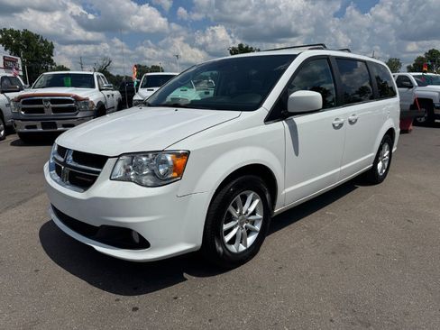Used 2019 Dodge Grand Caravan SXT FWD image 1