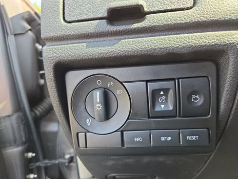 Used 2010 Ford Fusion SE FWD image 25