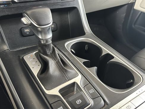 Used 2022 Kia Carnival LX image 22