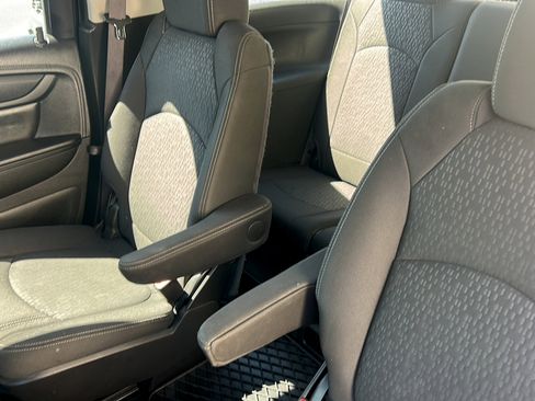 Used 2015 GMC Acadia SLE FWD image 22