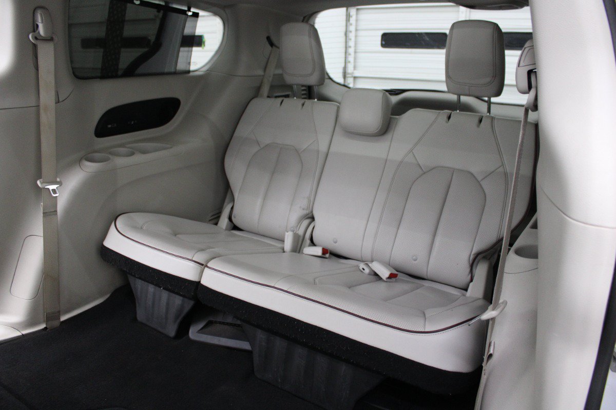 Used 2020 Chrysler Pacifica Limited FWD image 14