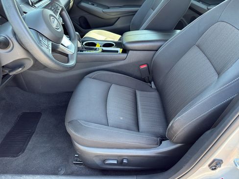 Used 2024 Nissan Altima 2.5 SV image 11