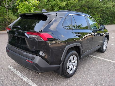 Used 2019 Toyota RAV4 LE w/ All Weather Liner Package AWD/4WD image 4