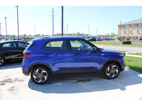 Used 2024 Hyundai Venue Limited image 5