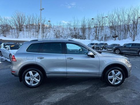 Used 2011 Volkswagen Touareg Hybrid image 12