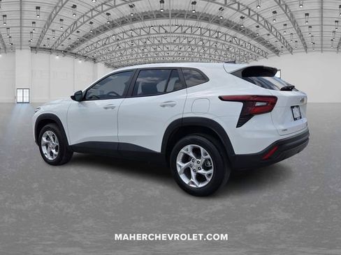 Used 2024 Chevrolet Trax LS w/ LS Convenience Package image 5