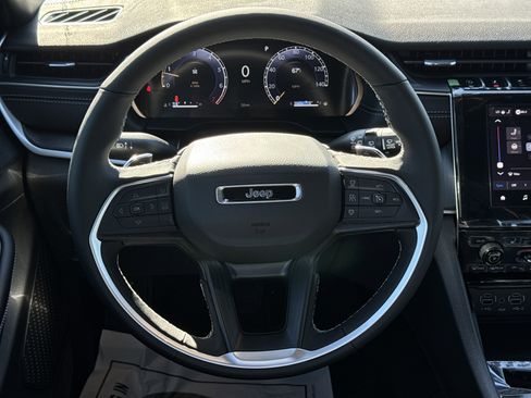 New 2025 Jeep Grand Cherokee Laredo image 15