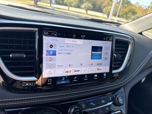 New 2026 Chrysler Pacifica Select image 25