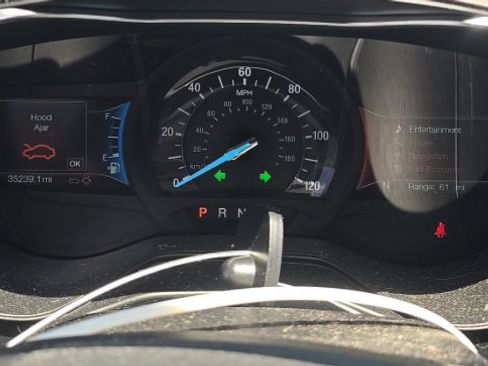 Used 2019 Ford Fusion SE FWD image 2