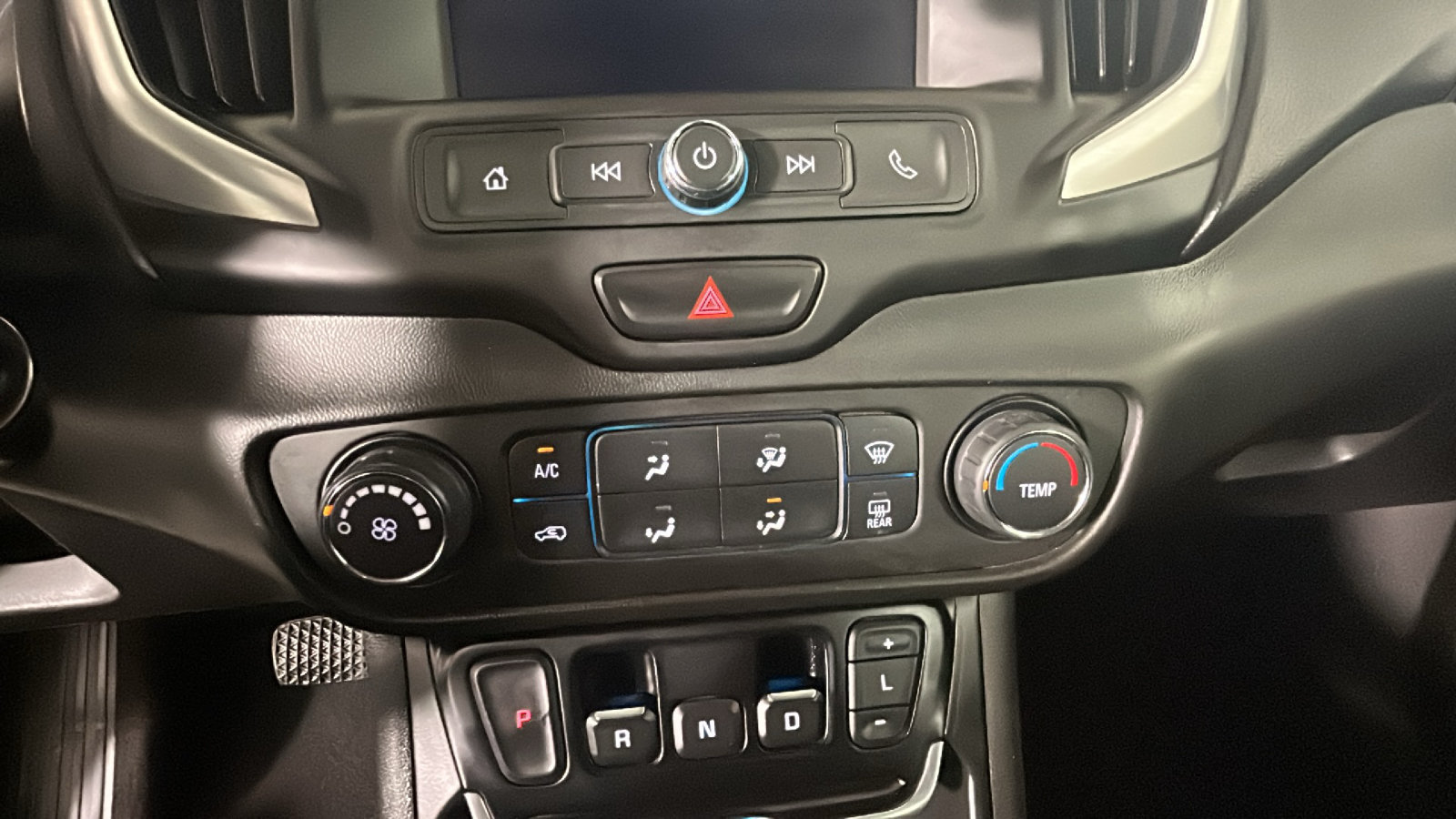 Used 2020 GMC Terrain SLE FWD image 25