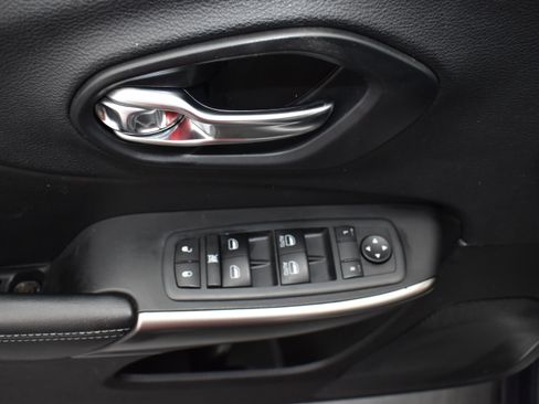 Used 2020 Jeep Cherokee Latitude Plus image 14