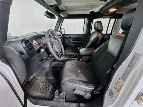 Used 2017 Jeep Wrangler Unlimited Sahara AWD/4WD image 13