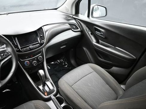 Used 2020 Chevrolet Trax LT FWD image 13