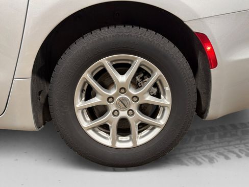 Used 2024 Chrysler Pacifica Touring-L FWD image 51