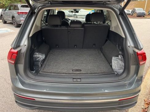 Used 2024 Volkswagen Tiguan SE image 32
