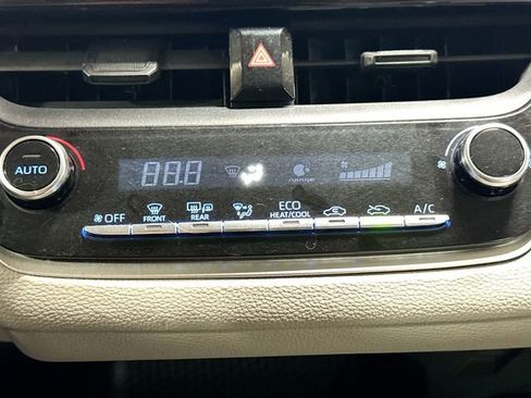 Used 2021 Toyota Corolla LE w/ Carpet Mat Package (TMS) FWD image 15