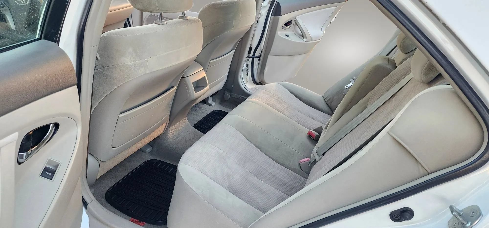 Used 2011 Toyota Camry LE FWD image 14