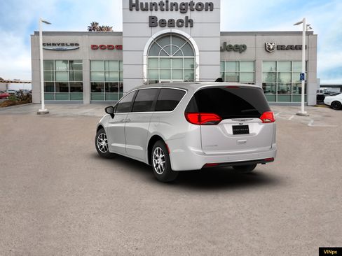 New 2026 Chrysler Voyager LX image 5