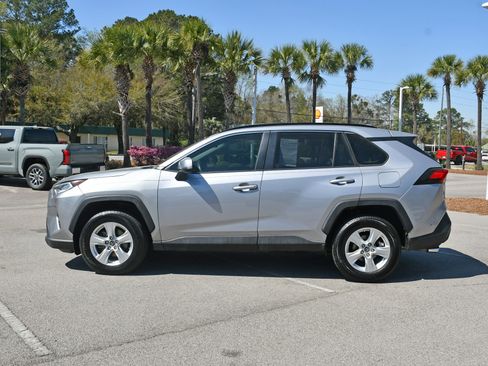 Used 2019 Toyota RAV4 XLE w/ Convenience Package image 5