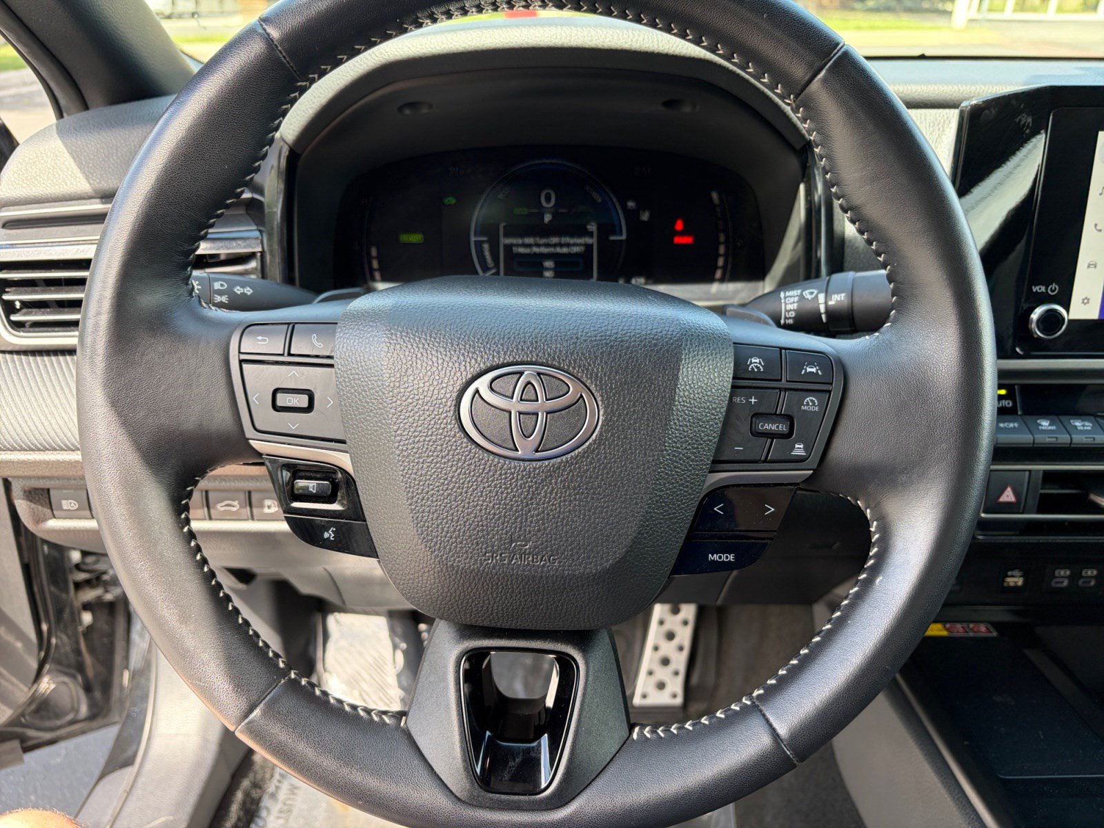 Used 2025 Toyota Camry SE FWD image 12