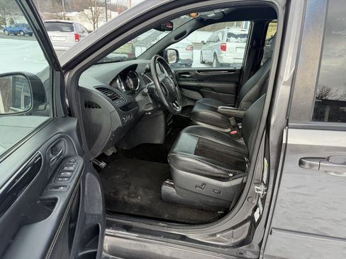 Used 2015 Dodge Grand Caravan SXT image 12