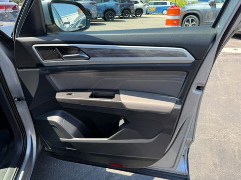 Certified 2023 Volkswagen Atlas Cross Sport SE AWD/4WD image 9