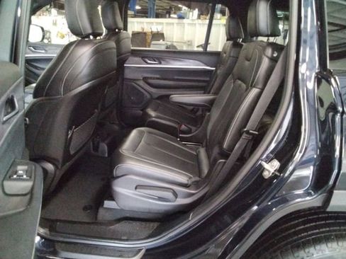 Used 2024 Jeep Grand Cherokee L Limited w/ Luxury Tech Group II AWD/4WD image 10