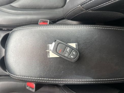 Used 2021 Jeep Cherokee Limited image 42