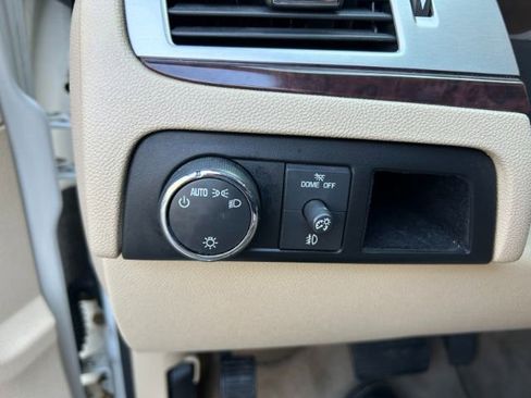 Used 2011 Cadillac Escalade Premium image 18