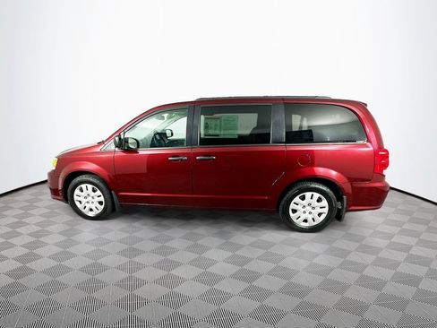 Used 2019 Dodge Grand Caravan SE w/ UConnect Hands-Free Group FWD image 7