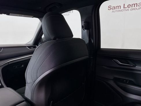 New 2025 Jeep Grand Cherokee L Laredo w/ Luxury Tech Group I AWD/4WD image 23