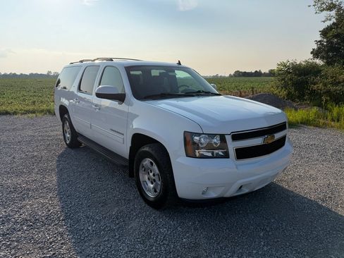 Used 2013 Chevrolet Suburban LT AWD/4WD image 3