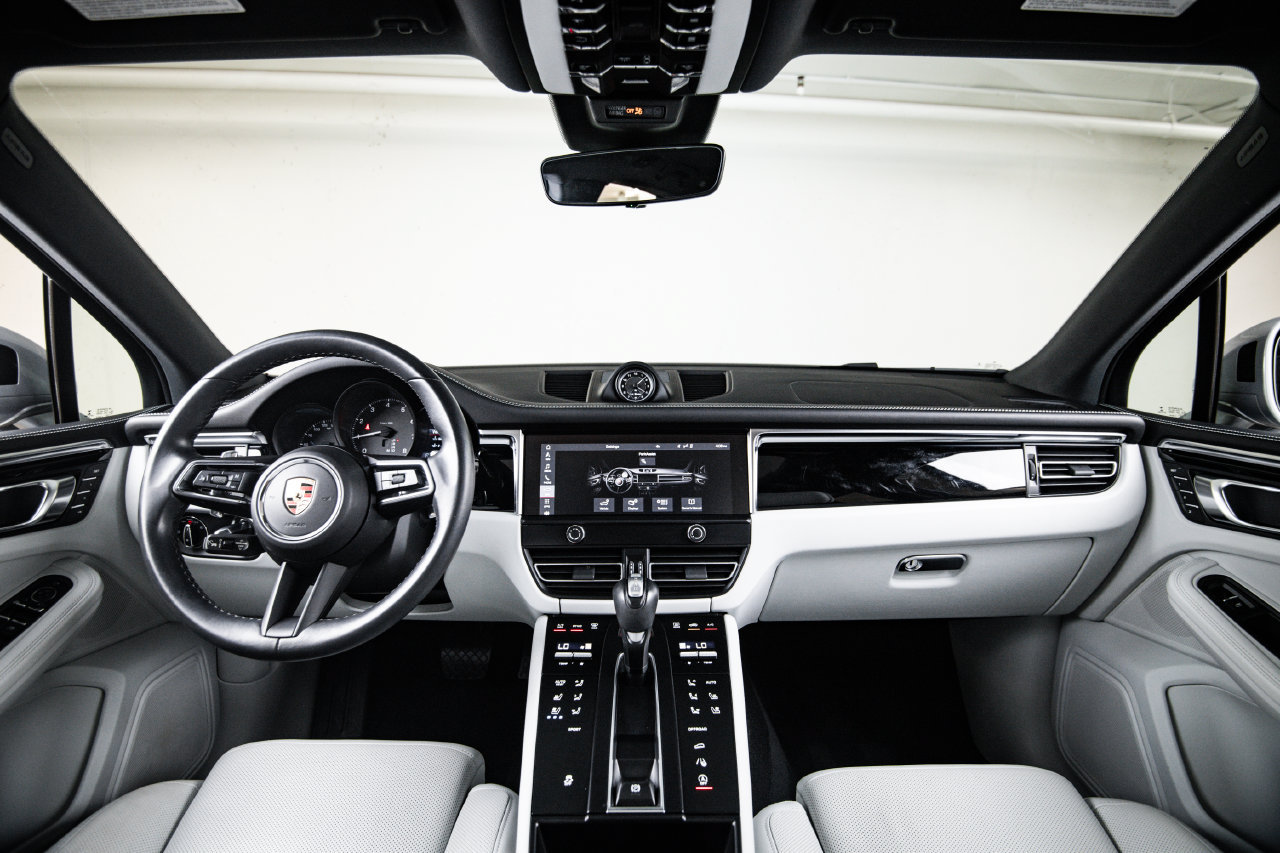 Certified 2023 Porsche Macan AWD/4WD image 25