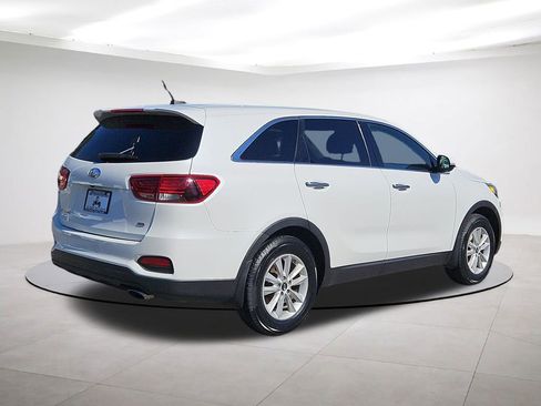 Used 2019 Kia Sorento LX image 7