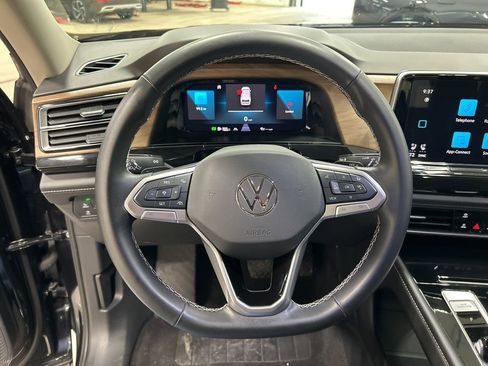 Used 2025 Volkswagen Atlas SE AWD/4WD image 16