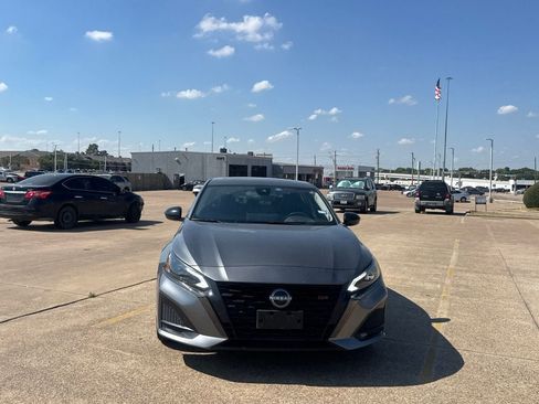 Certified 2023 Nissan Altima 2.5 SR w/ SR Premium Package FWD image 5
