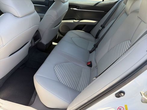 Used 2018 Toyota Camry SE w/ Moonroof Package FWD image 22