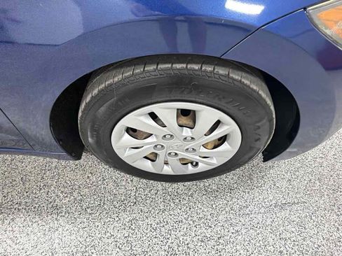 Used 2017 Hyundai Elantra SE image 36
