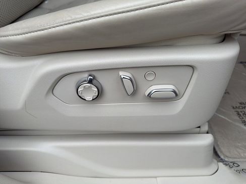 Used 2022 Cadillac Escalade Premium Luxury Platinum w/ Heavy-Duty Trailer Package image 15