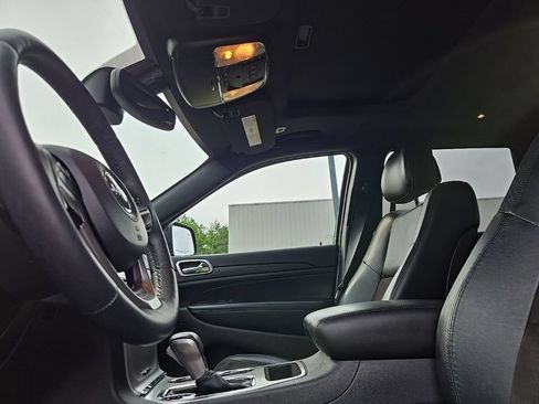 Used 2019 Jeep Grand Cherokee Altitude AWD/4WD image 31
