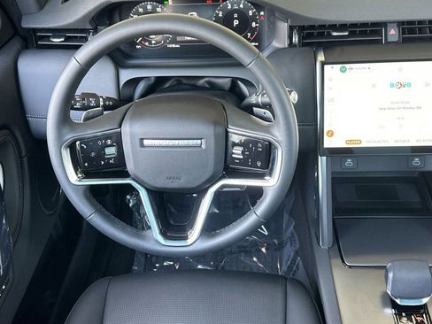 Certified 2025 Land Rover Discovery Sport Dynamic SE AWD/4WD image 30