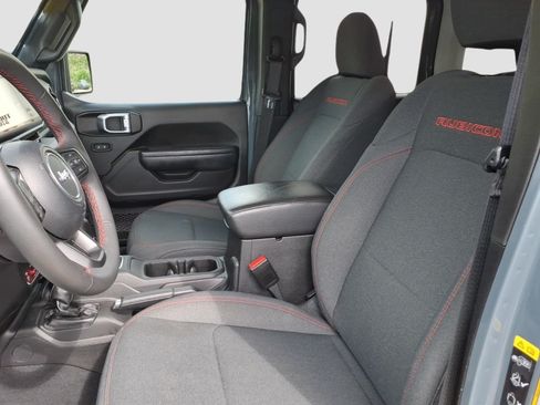 Used 2025 Jeep Wrangler Unlimited Rubicon AWD/4WD image 11