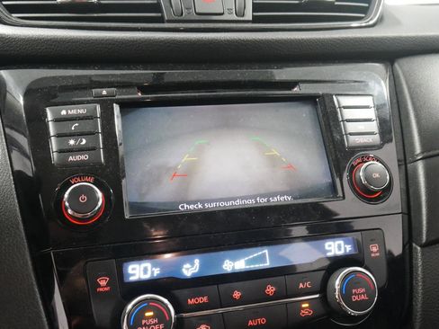 Used 2018 Nissan Rogue SV image 22